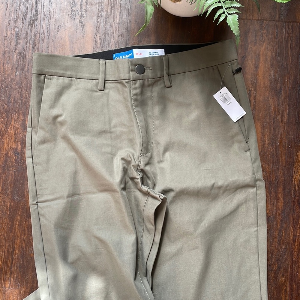 NWT 29 x 32 Old Navy Slim Ultimate Tech Built-In Flex Chino Pants for Men
